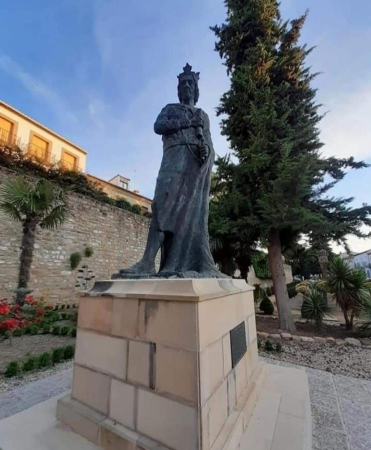 Apartamentos Fernando III El Santo บาเอซา ภายนอก รูปภาพ